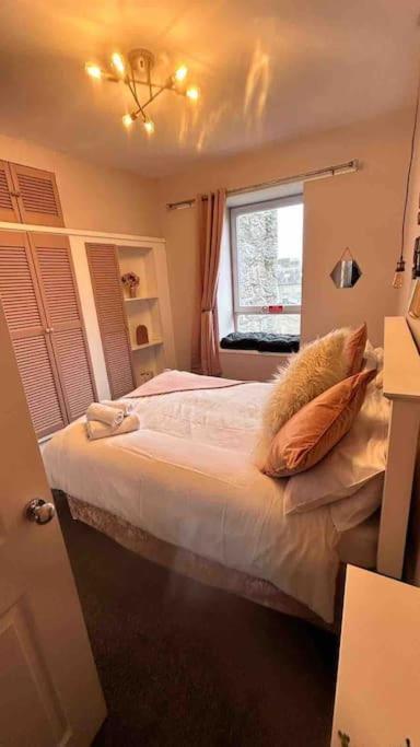 Executive Top Floor 1 Bedroom Apartment Абердин Экстерьер фото